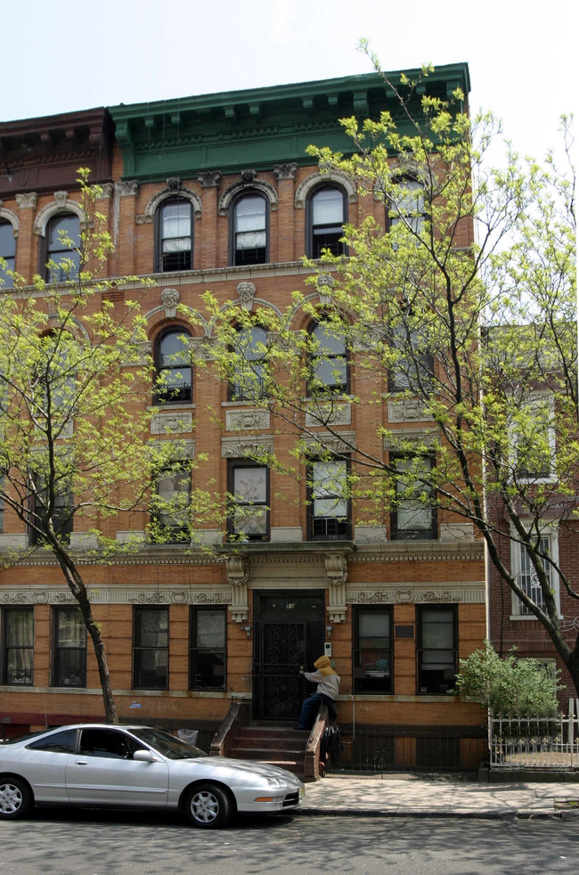 20  Covert Street in Brooklyn, NY - Foto de edificio - Building Photo