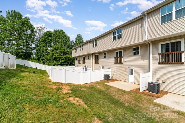 2611 McCurdy Trail in Charlotte, NC - Building Photo - Building Photo