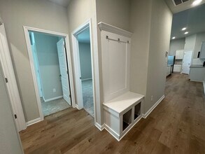 423 Cross Barn Blvd in Mustang Ridge, TX - Building Photo - Building Photo