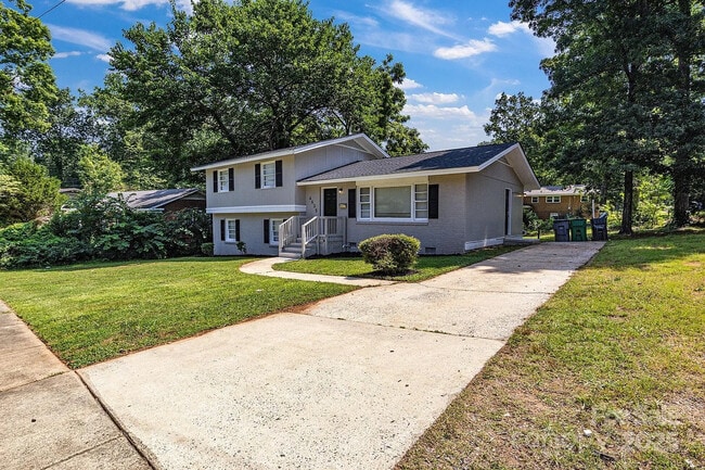 Room in House on Thornwood Rd in Charlotte, NC - Foto de edificio - Building Photo