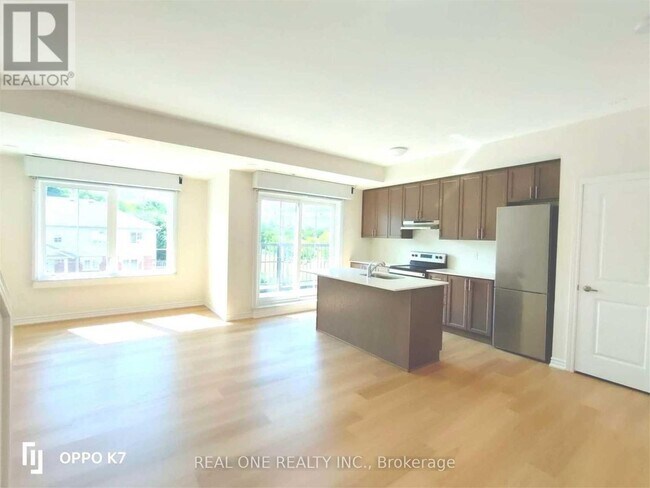 490 Beresford Path in Oshawa, ON - Building Photo - Building Photo