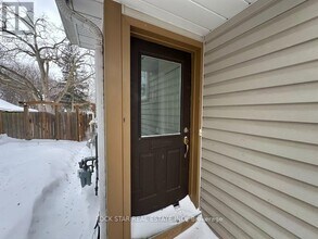 233-A Vine St in St Catharines, ON - Building Photo - Building Photo