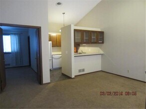 2323 W Territorial Rd in St. Paul, MN - Building Photo - Building Photo