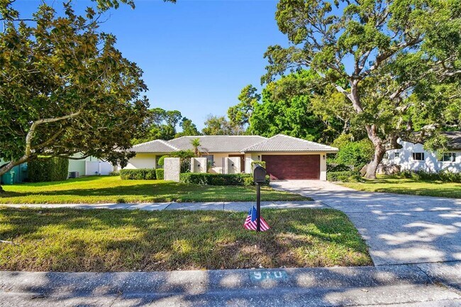 970 Rolling Hills Dr in Palm Harbor, FL - Building Photo - Building Photo