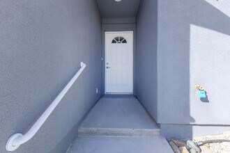 9060 E Lakeshore Dr in Prescott Valley, AZ - Foto de edificio - Building Photo