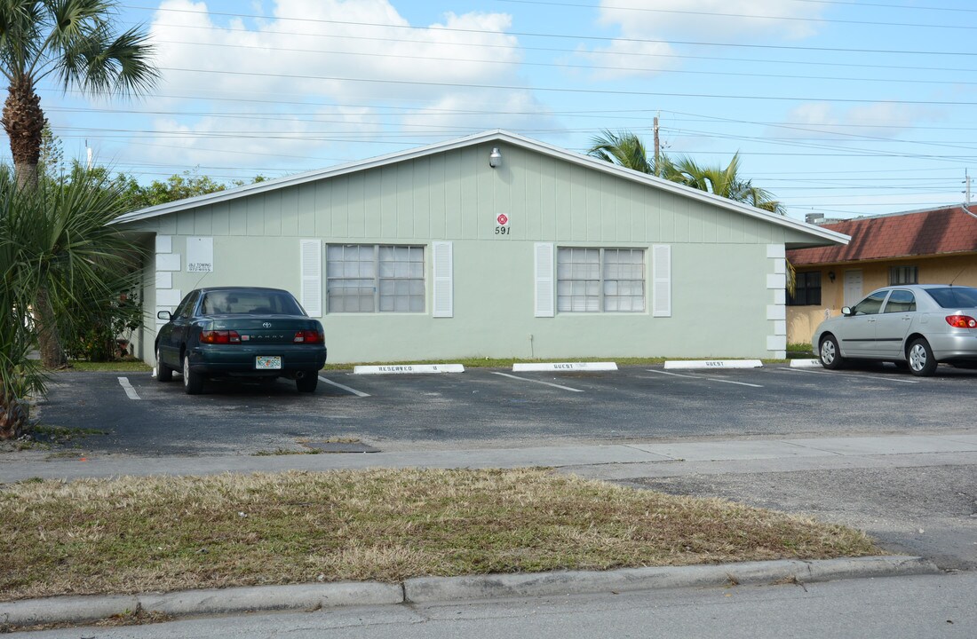 591 Kathy Ln in Margate, FL - Building Photo