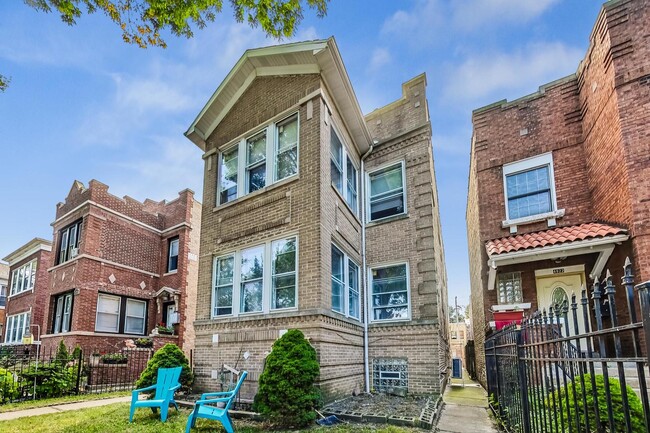 4918 N Monticello Ave in Chicago, IL - Building Photo - Building Photo