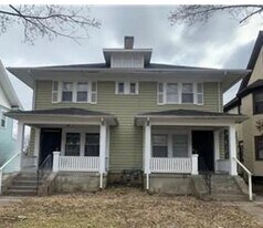 992 Manhattan Ave in Dayton, OH - Building Photo