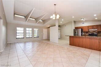 202 NE 9th Pl in Cape Coral, FL - Building Photo - Building Photo
