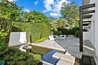 2416 Bayview Dr in Fort Lauderdale, FL - Building Photo - Building Photo