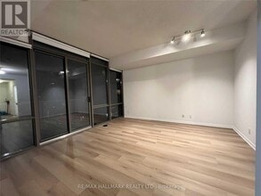 832-2832 Bay St. in Toronto, ON - Building Photo - Building Photo