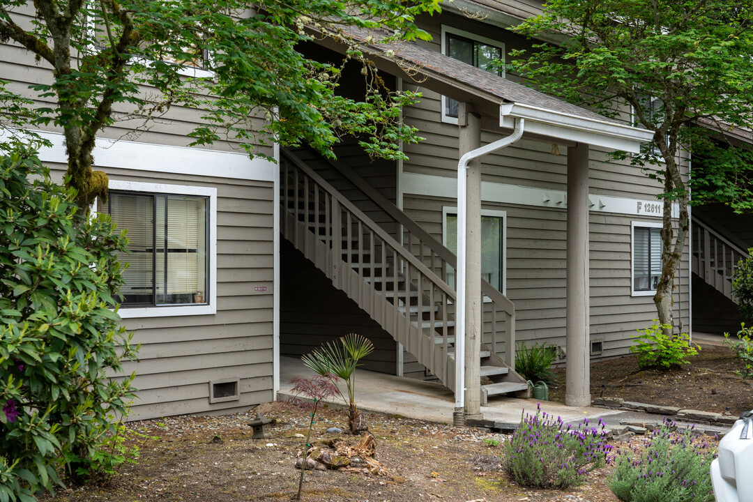 Slater Park in Kirkland, WA - Building Photo