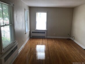 722 Knapps Hwy in Fairfield, CT - Building Photo - Building Photo