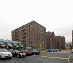 86-35 Queens Blvd in Flushing, NY - Foto de edificio - Building Photo