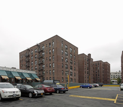 86-35 Queens Blvd in Flushing, NY - Building Photo - Building Photo