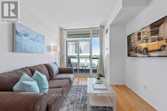 231-231 Fort York Blvd in Toronto, ON - Building Photo - Building Photo