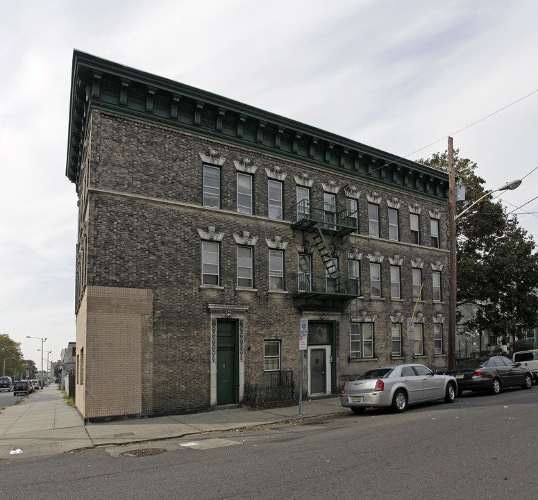 3 Warner Ave in Jersey City, NJ - Building Photo