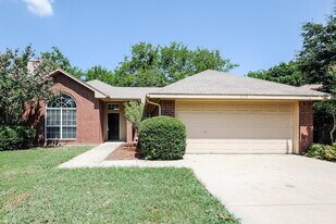 2115 Lattimore St in Denton, TX - Building Photo