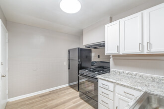 5130 Reading Rd, Unit Huge 3 bedroom in Cincinnati, OH - Foto de edificio - Building Photo