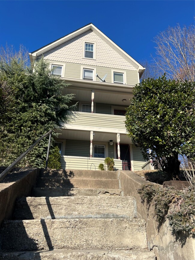 46 Wayne Ave in Suffern, NY - Building Photo - Building Photo