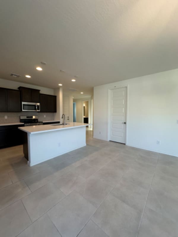 24240 W Hess Ave in Buckeye, AZ - Building Photo - Building Photo