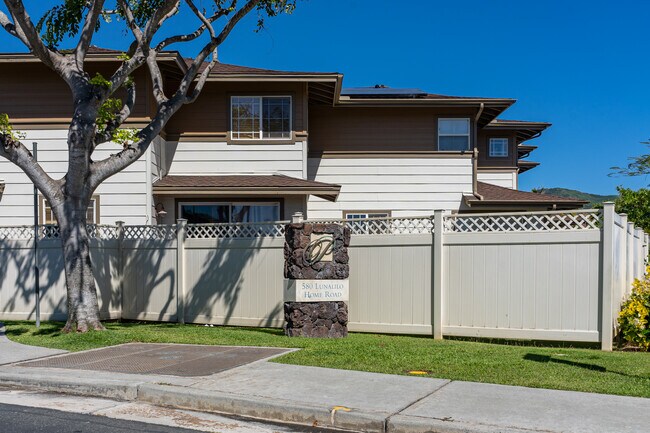 The Cottages at Hawaii Kai Peninsula in Honolulu, HI - Building Photo - Building Photo