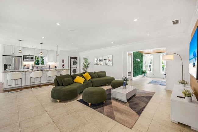 11121 Griffing Blvd in Biscayne Park, FL - Building Photo - Building Photo