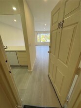 2616 Canada Blvd, Unit 308 in Glendale, CA - Foto de edificio - Building Photo