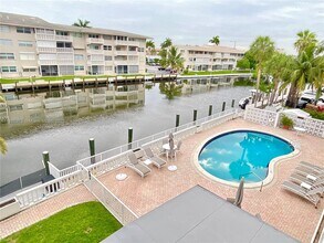 419 Golden Isles Dr in Hallandale Beach, FL - Building Photo - Building Photo