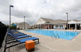 2402 Fields South Dr, Unit Windsor West Apartment in Champaign, IL - Building Photo - Building Photo