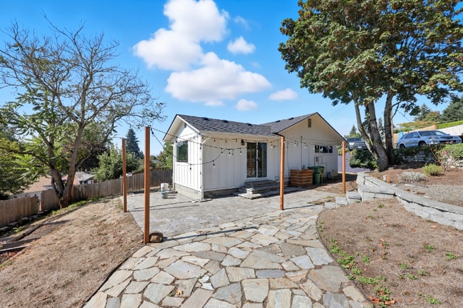 2917 E 14th Ct