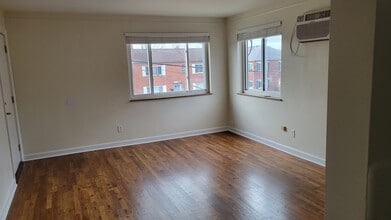 644 Maple Dr, Unit D in Cincinnati, OH - Foto de edificio - Building Photo