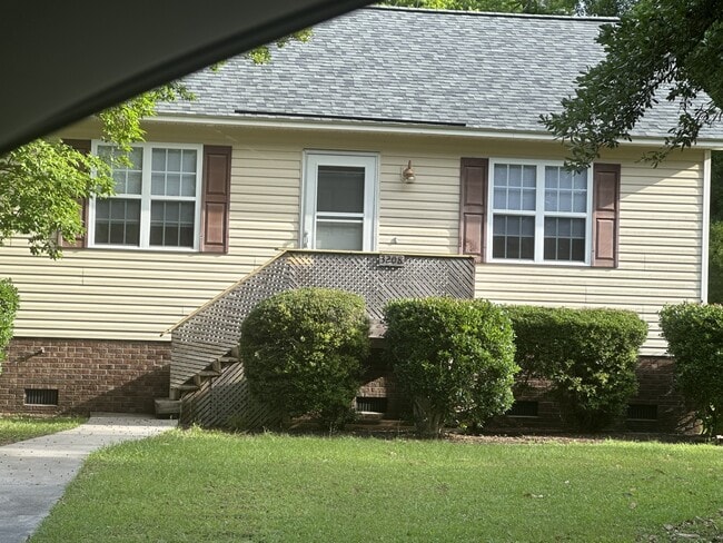 property at 3208 Deer Path Cir