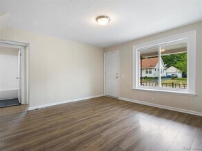 7060 Maxwell Ave in Warren, MI - Building Photo - Building Photo