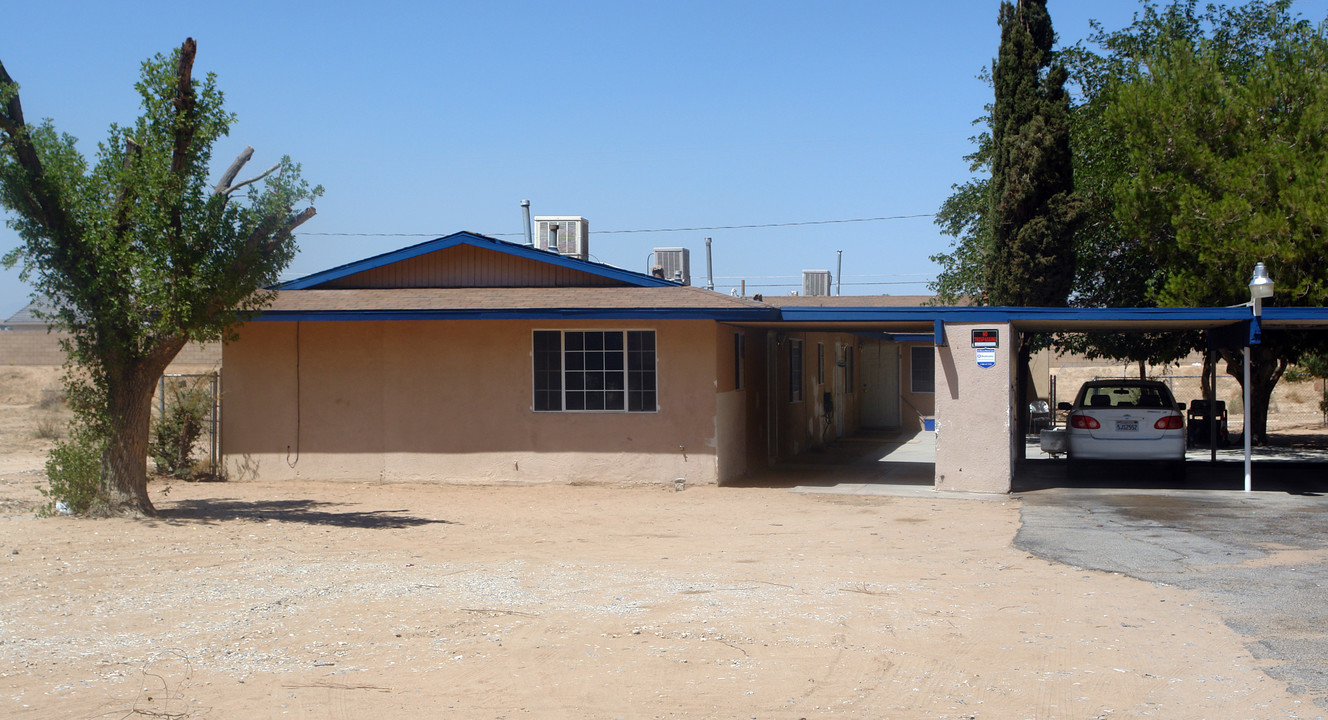 13336 Mohawk Rd in Apple Valley, CA - Building Photo