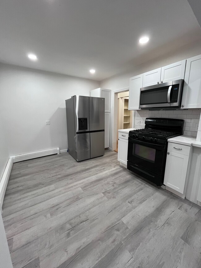 137 Worcester Ave, Unit 1 in Riverside, RI - Building Photo - Building Photo