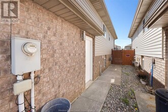4881 Juliet Crescent in Windsor, ON - Building Photo - Building Photo