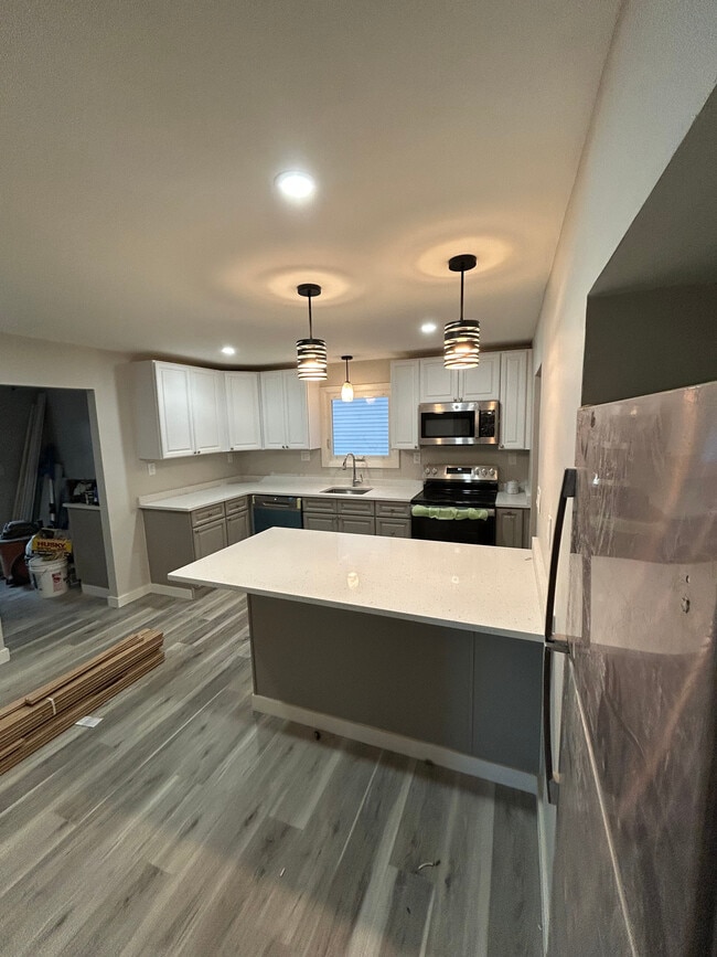 13 Gladstone St, Unit 2 in Everett, MA - Building Photo - Building Photo