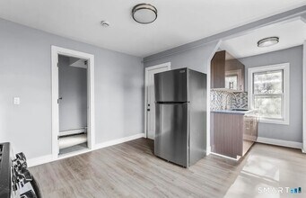 746 Maple St in Bridgeport, CT - Foto de edificio - Building Photo