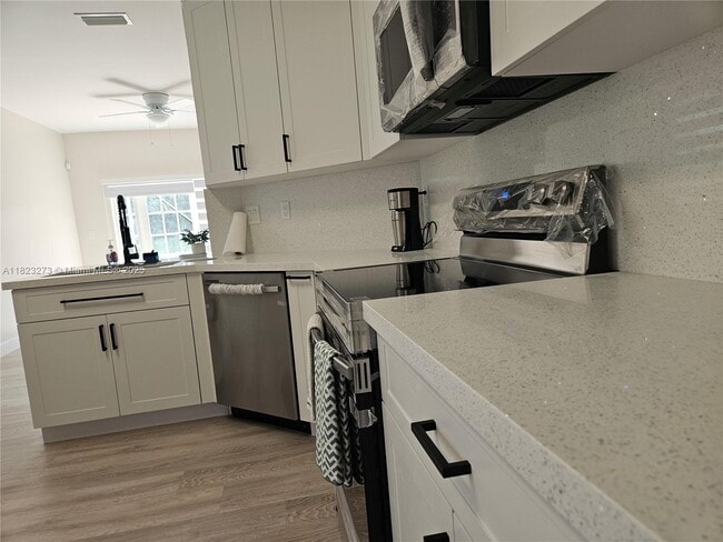 17182 NW 13th St in Pembroke Pines, FL - Building Photo - Building Photo
