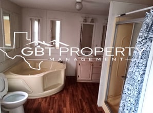 509 Maple St in Jourdanton, TX - Building Photo - Building Photo