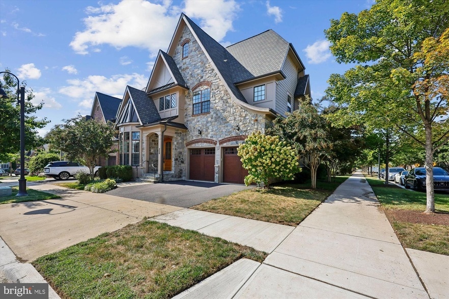448 Salk Cir in Gaithersburg, MD - Foto de edificio
