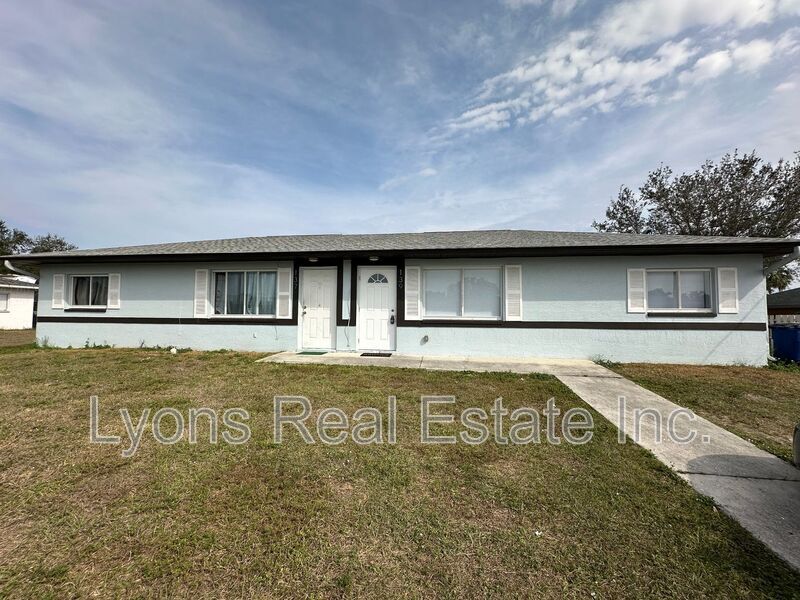 139 Gordon Ave S in Lehigh Acres, FL - Building Photo