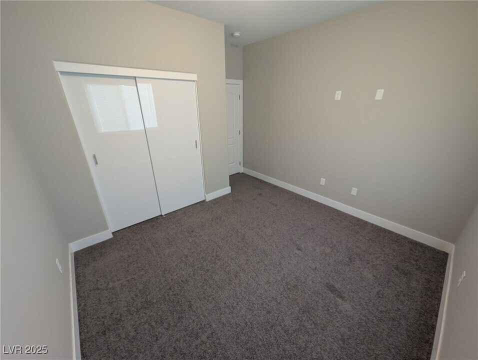 1401 Ogallala St in Pahrump, NV - Building Photo