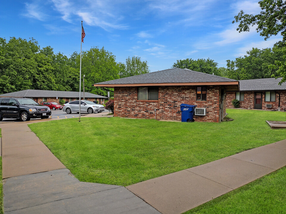 Boyer Apartments in Webb City, MO - Building Photo