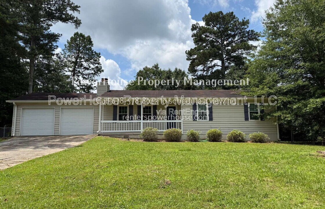 804 Marthas Dr in Lawrenceville, GA - Building Photo
