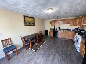 22 Railroad Ave, Unit 2 in Beverly, MA - Building Photo - Building Photo