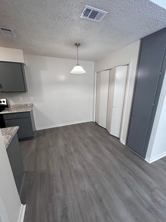 1212 S Rogers Rd in Irving, TX - Building Photo - Building Photo