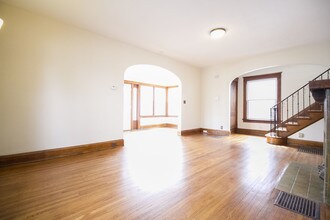 2122 Airport Hwy in Toledo, OH - Foto de edificio - Building Photo