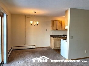 1002 Westbrooke Way in Hopkins, MN - Building Photo - Building Photo